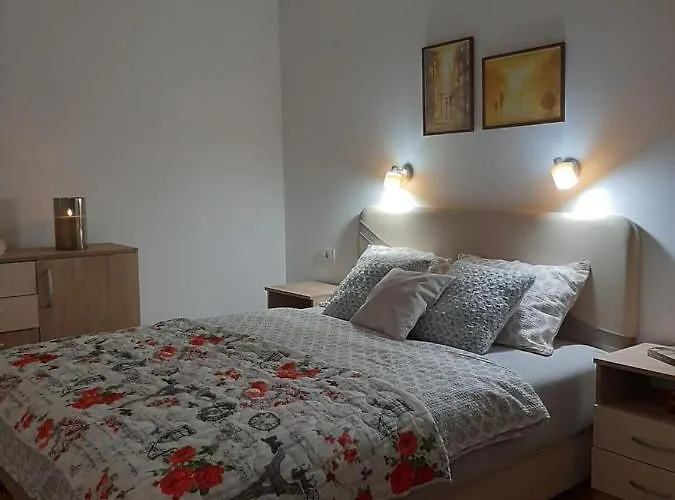 Carev Dvor Apartman *