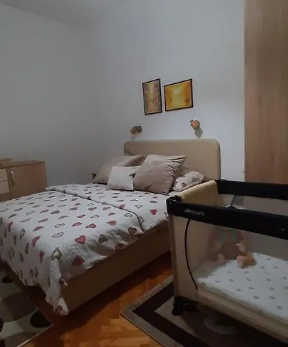 Carev Dvor Apartman Rednek